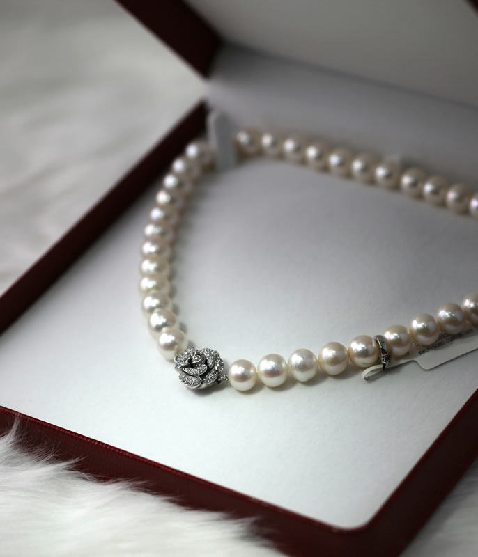 Serpentine gold jewelry collection